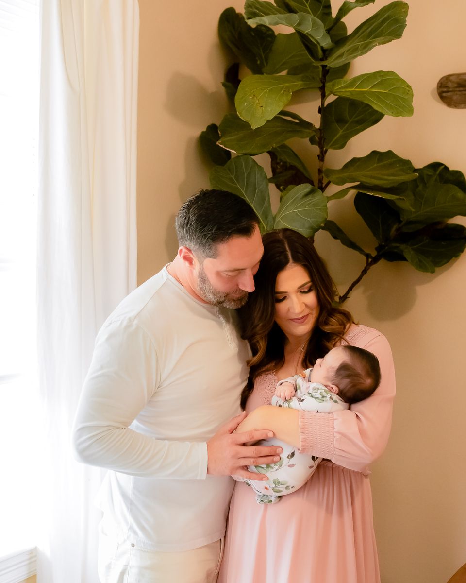 Newborn photography by Desert Rose Prints