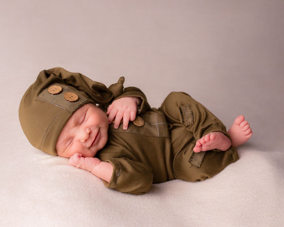 Newborn photography by Desert Rose Prints
